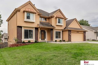4905 Copper Hill Dr, Omaha, NE 68157