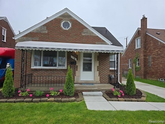 15360 Collinson Ave, Eastpointe, MI 48021