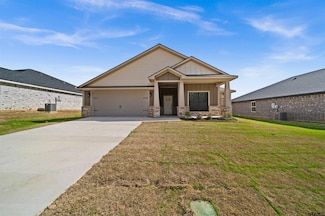 16221 Crossing Cir, Lindale, TX 75771