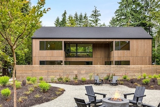580 Park Ave NE, Bainbridge Island, WA 98110