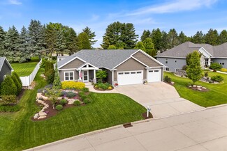 2210 Stoney Brook Dr, Manitowoc, WI 54220