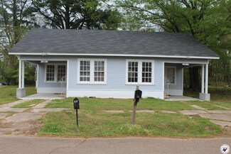 615 S Pine St, Hope, AR 71801