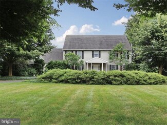 61 Cranbury Neck Rd, Cranbury, NJ 08512