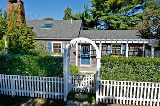 21 Curtis Ln, Edgartown, MA 02539