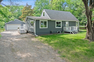7081 Lakeview Dr, Circle Pines, MN 55014
