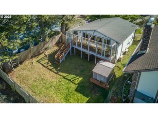 1424 SE 3rd St, Lincoln City, OR 97367