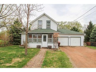 403 7th St N, Waverly, MN 55390