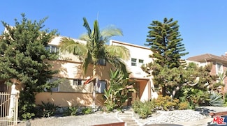 11829 Kiowa Ave, Los Angeles, CA 90049