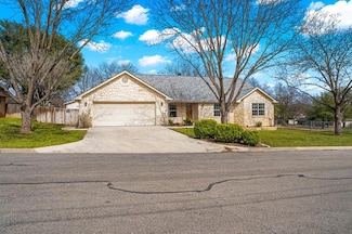 205 Red Oak Ln, Ingram, TX 78025
