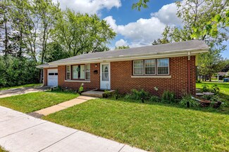 202 E Maple Ct, Addison, IL 60101