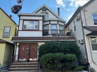 21 Cambridge Ave, Garfield, NJ 07026