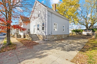 135 Sycamore St, New Bedford, MA 02740