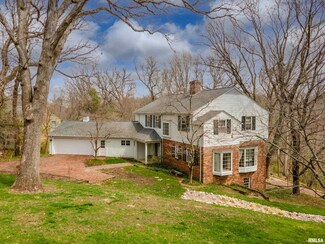 2865 Hickory Hills Ln, Bettendorf, IA 52722
