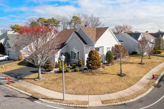 2 Fountain View Dr, Barnegat, NJ 08005