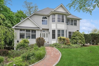 91 Soundview Dr, Rocky Point, NY 11778
