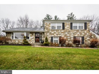 904 Summit Ln, Oreland, PA 19075