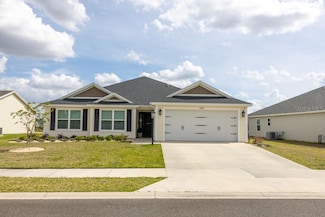 3273 Dzuro Dr, Oxford, FL 34484