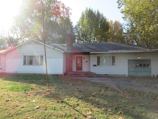 708 W Helen Ave, Christopher, IL 62822