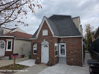 118 Winham Ave, Staten Island, NY 10306