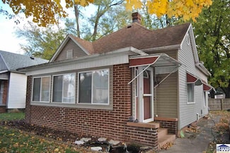 821 N 8th St, Clinton, IN 47842