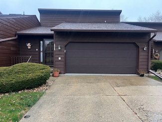 2928 Acorn Dr Unit 2, Freeport, IL 61032