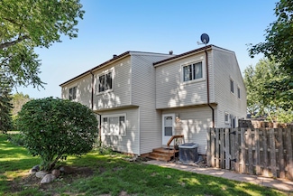 1481 Woodview Ave E, Saint Paul, MN 55122