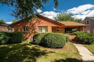 W67N786 Evergreen Blvd, Cedarburg, WI 53012