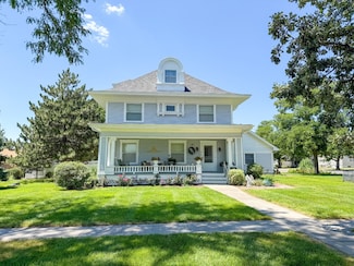 487 3rd St, Phillipsburg, KS 67661