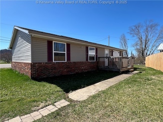 6 Shawnee Acres Cir, Dunbar, WV 25064