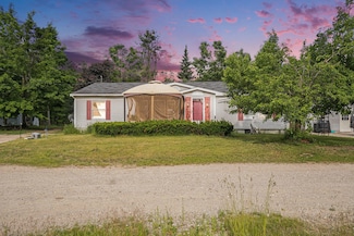 6304 Old 27 Hwy N, Vanderbilt, MI 49795