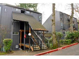 100 Kerr Pkwy Unit 30, Lake Oswego, OR 97035