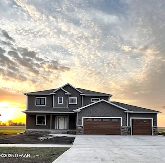 6409 Riggs Rd, Grand Forks, ND 58201
