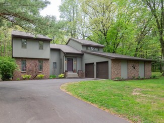 4339 Pine Knoll Ave, Kalamazoo, MI 49004