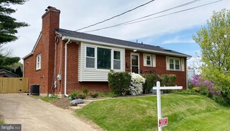 936 N Mckinley Rd, Arlington, VA 22205