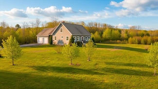 3 Gayton Ln, Winthrop, ME 04364