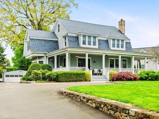 92 Oak St, New Canaan, CT 06840