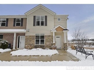 7811 Madelyn Creek Dr, Victoria, MN 55386