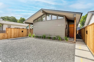 907 Kern St Unit B, Houston, TX 77009