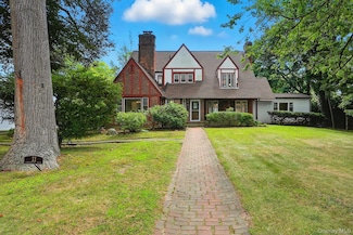 11 Robinhood Rd, White Plains, NY 10605