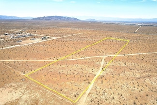 25 Dachshund Ave, Apple Valley, CA 92307