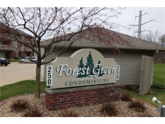 250 Cimarron Dr Unit 202, Hiawatha, IA 52233