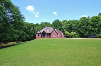 454 Primrose Ln, Pendergrass, GA 30567