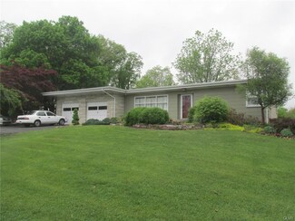 4312 Locust Dr, Schnecksville, PA 18078