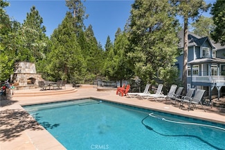 26125 Augusta Dr, Lake Arrowhead, CA 92352