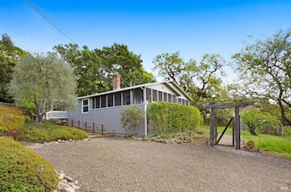 2105 Thornsberry Rd, Sonoma, CA 95476