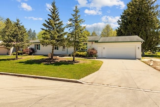 2225 Paul Rd, Manitowoc, WI 54220