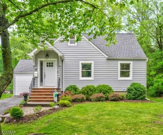 157 N Hillside Ave, Chatham, NJ 07928