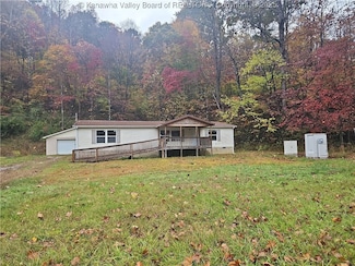 17801 Daniel Boone Pkwy, Peytona, WV 25154