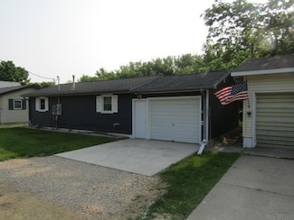 260 Mallard Ln, Garnavillo, IA 52049