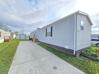 32782 Susan Ln N, New Haven, MI 48048